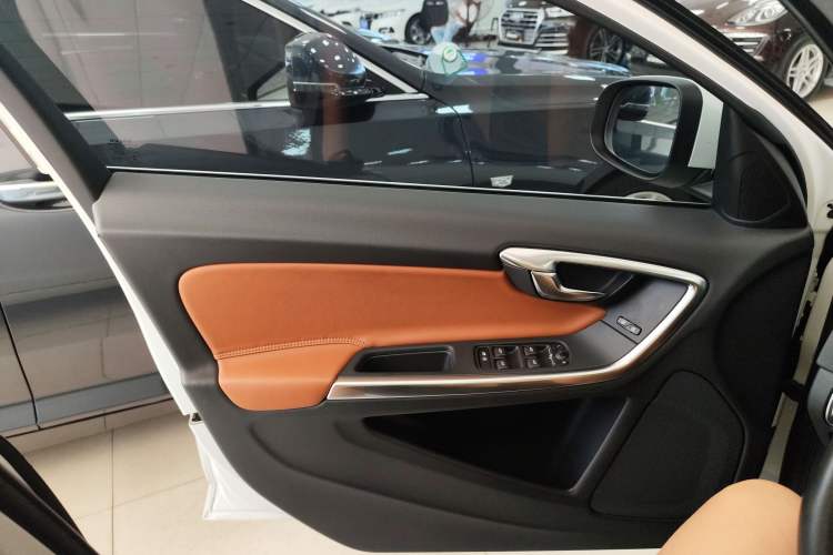 Used Volvo V60 2017 T5 Zhiyi Edition China V Standard Interior 7