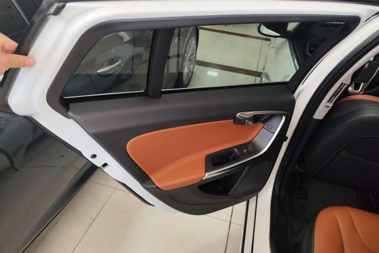 Used Volvo V60 2017 T5 Zhiyi Edition China V Standard Interior 8