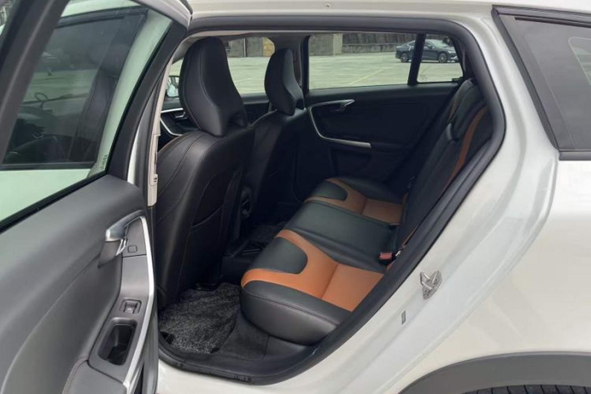 Used Volvo V60 2017 Cross Country T5 AWD China V Standard Interior 9