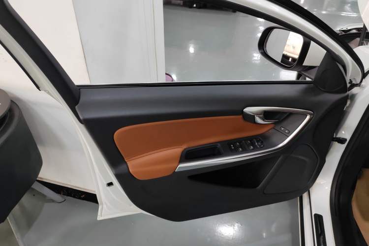 Used Volvo V60 2017 T5 Zhiyi Edition China V Standard Left Front Door Interior