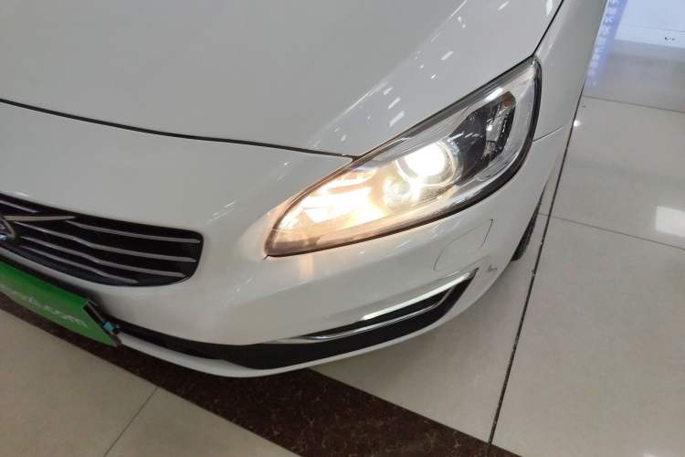 Used Volvo V60 2017 T5 Zhiyi Edition China V Standard Left Front Headlight