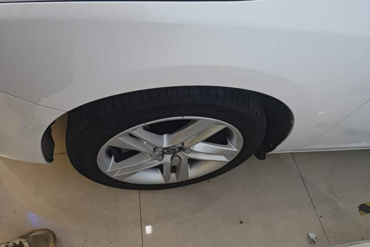 Used Volvo V60 2017 T5 Zhiya Edition China V Standard Left Front Wheel Hub