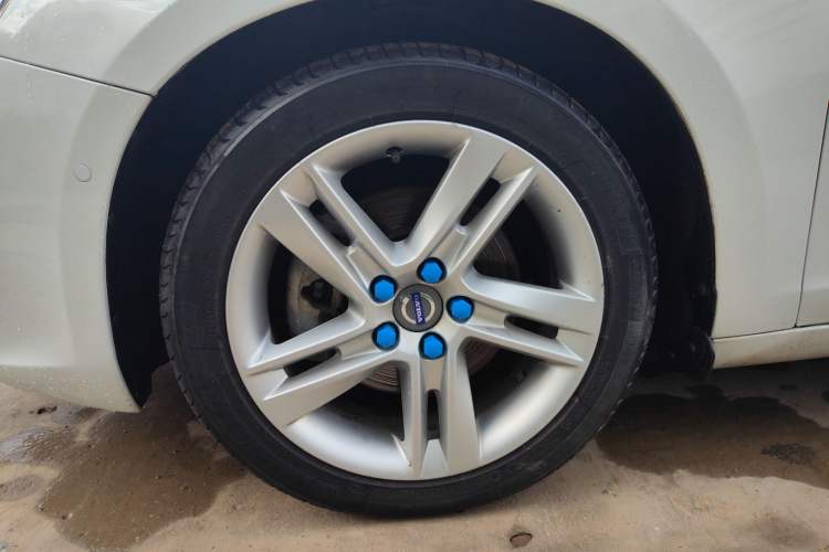 Used Volvo V60 2017 T5 Zhiya Edition China V Standard Left Front Wheel Hub
