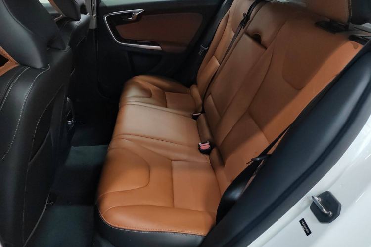 Used Volvo V60 2017 T5 Zhiyi Edition China V Standard Left Rear Seat