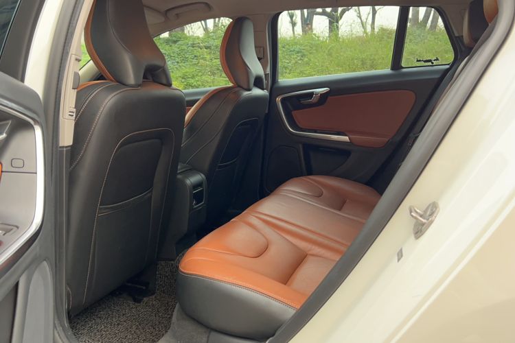 Used Volvo V60 2017 T5 Zhiya Edition China V Standard Left Rear Seat