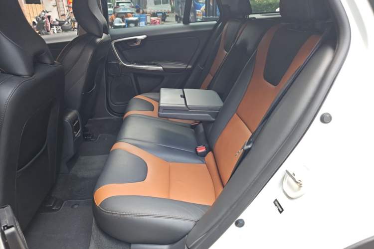 Used Volvo V60 2017 Cross Country T5 AWD China V Standard Left Rear Seat