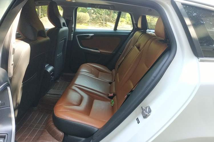 Used Volvo V60 2017 T5 Zhiya Edition China V Standard Left Rear Seat