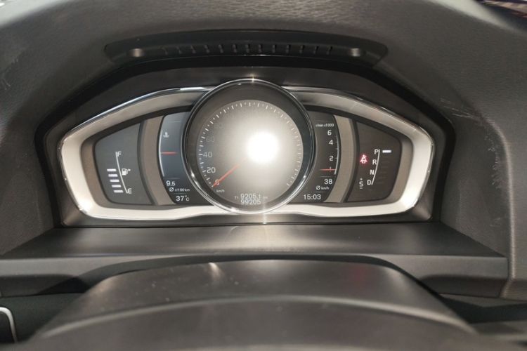 Used Volvo V60 2017 T5 Zhiyi Edition China V Standard Odometer Close Up