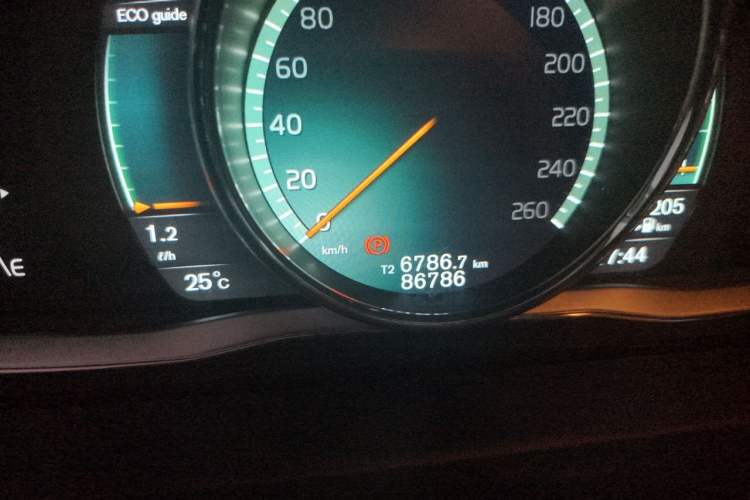 Used Volvo V60 2017 T5 Zhiya Edition China V Standard Odometer Close Up