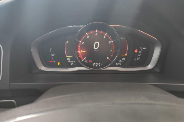 Used Volvo V60 2017 T5 Zhiya Edition China V Standard Odometer Close Up