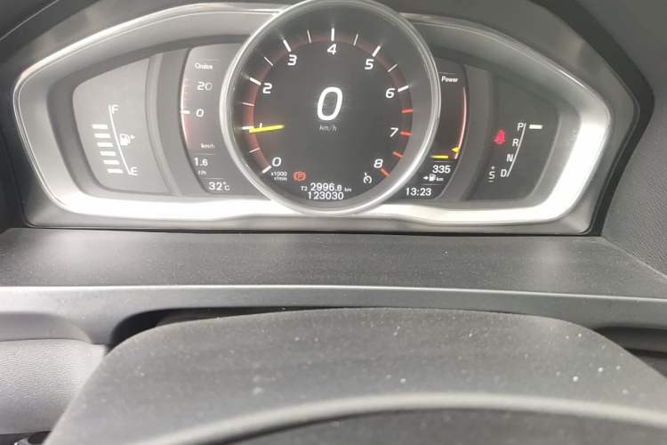 Used Volvo V60 2017 T4 Smart Edition China V Standard Odometer Close Up
