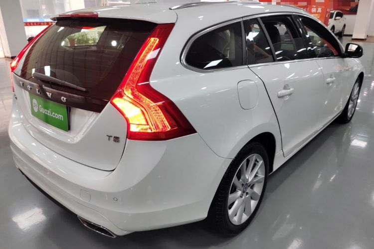 Used Volvo V60 2017 T5 Zhiyi Edition China V Standard Rear Right 45 Deg