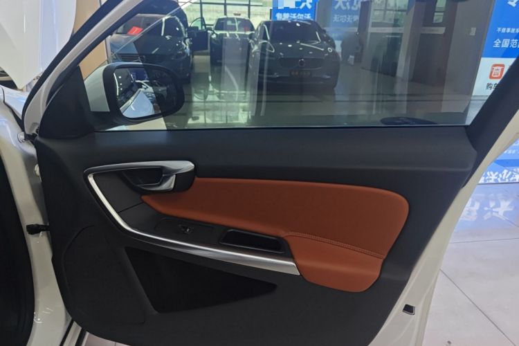 Used Volvo V60 2017 T5 Zhiya Edition China V Standard Right Front Door Interior