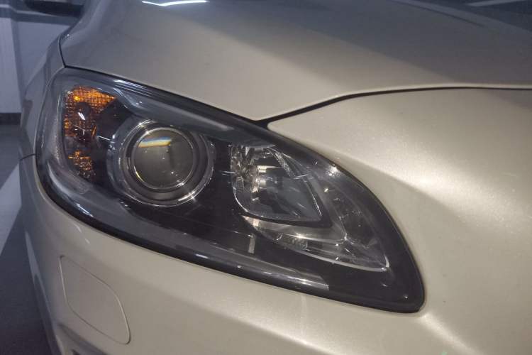 Used Volvo V60 2017 T5 Zhiya Edition China V Standard Right Front Headlight