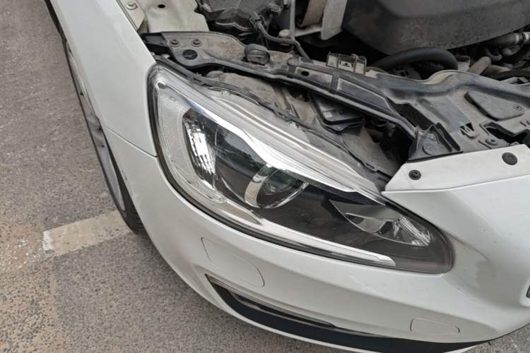 Used Volvo V60 2017 T5 Zhiya Edition China V Standard Right Front Headlight