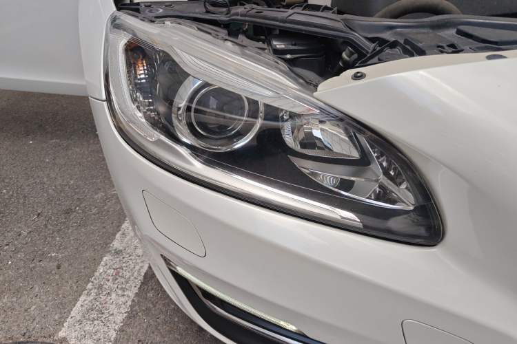 Used Volvo V60 2017 T5 Zhiyi Edition China V Standard Right Front Headlight