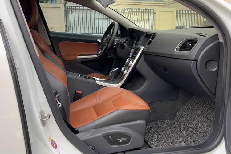 Used Volvo V60 2017 T5 Zhiya Edition China V Standard Right Front Seat