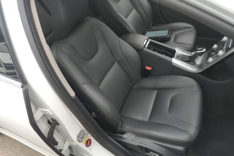 Used Volvo V60 2017 T5 Zhiyi Edition China V Standard Right Front Seat