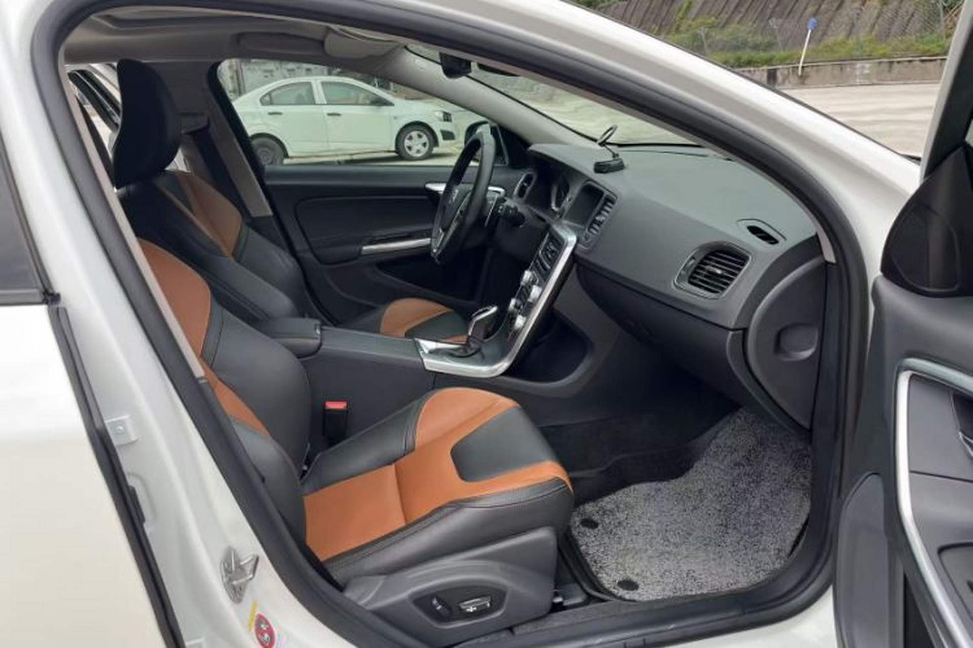 Used Volvo V60 2017 Cross Country T5 AWD China V Standard Right Front Seat