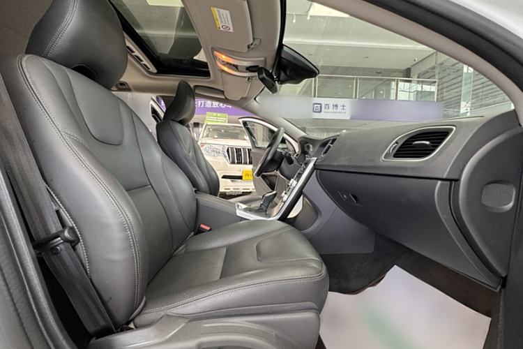 Used Volvo V60 2017 T5 Zhiyi Edition China V Standard Right Front Seat