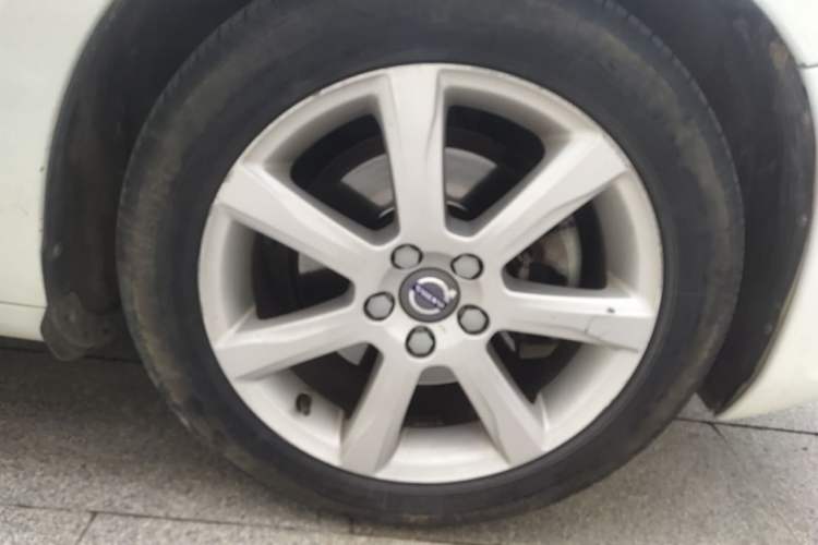 Used Volvo V60 2017 T4 Smart Edition China V Standard Right Front Wheel Hub
