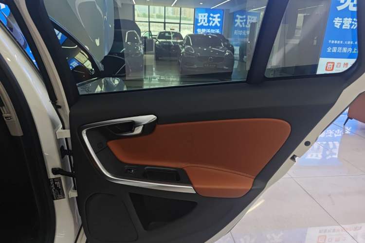 Used Volvo V60 2017 T5 Zhiya Edition China V Standard Right Rear Door Interior