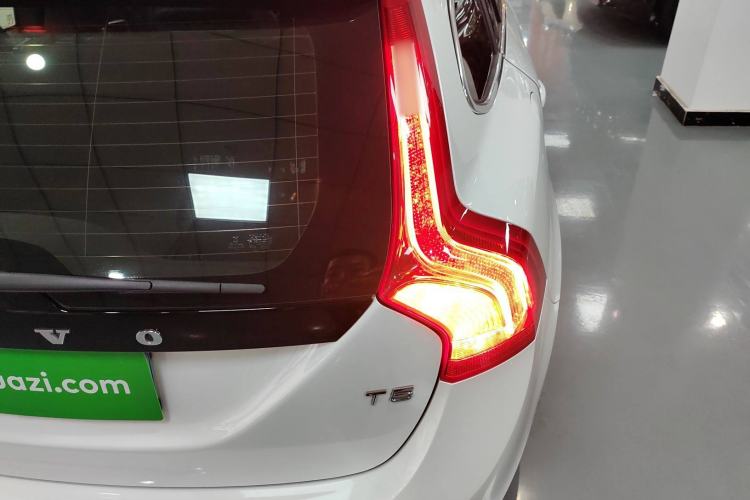Used Volvo V60 2017 T5 Zhiyi Edition China V Standard Right Rear Taillight