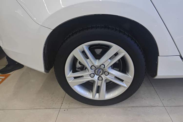 Used Volvo V60 2017 T5 Zhiya Edition China V Standard Right Rear Wheel Hub