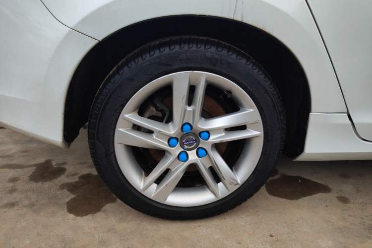 Used Volvo V60 2017 T5 Zhiya Edition China V Standard Right Rear Wheel Hub