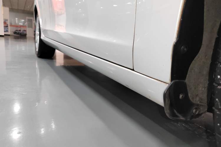 Used Volvo V60 2017 T5 Zhiyi Edition China V Standard Right Side Sill