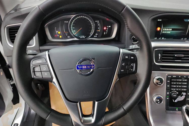 Used Volvo V60 2017 T5 Zhiyi Edition China V Standard Steering Wheel