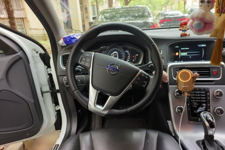 Used Volvo V60 2017 T5 Zhiyi Edition China V Standard Steering Wheel