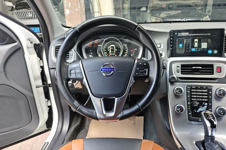 Used Volvo V60 2017 Cross Country T5 AWD China V Standard Steering Wheel