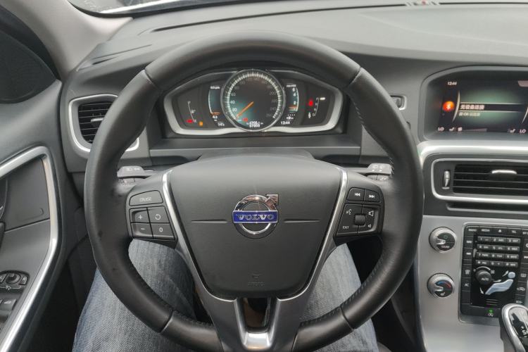 Used Volvo V60 2017 T5 Zhiyi Edition China V Standard Steering Wheel
