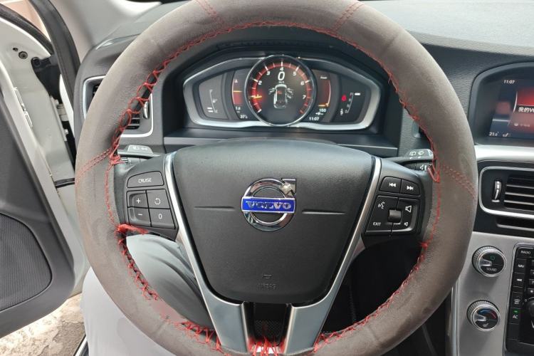 Used Volvo V60 2017 T5 Zhiyi Edition China V Standard Steering Wheel