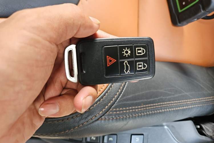Used Volvo V60 2017 Cross Country T5 AWD China V Standard Vehicle Key