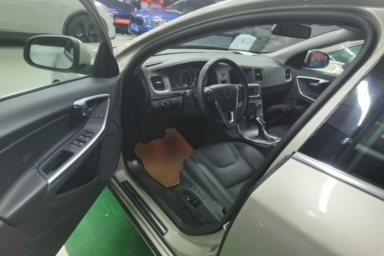 Used Volvo V60 2017 T5 Zhiyi Edition China V Standard Driver Seat