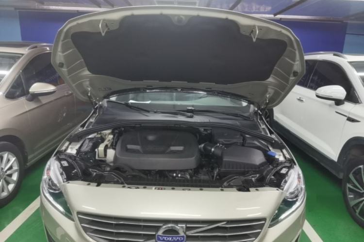 Used Volvo V60 2017 T5 Zhiyi Edition China V Standard Engine Bay