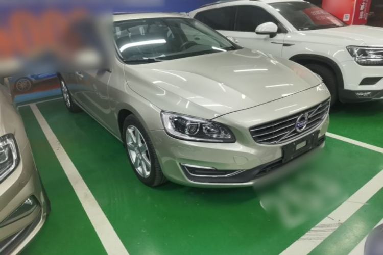 Used Volvo V60 2017 T5 Zhiyi Edition China V Standard Front Right 45 Deg