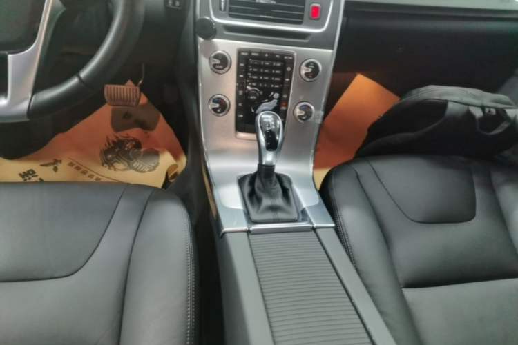 Used Volvo V60 2017 T5 Zhiyi Edition China V Standard Gear Lever