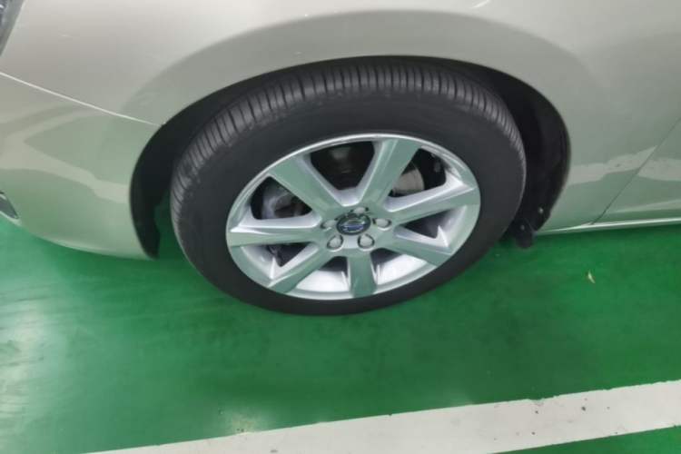Used Volvo V60 2017 T5 Zhiyi Edition China V Standard Left Front Wheel Hub
