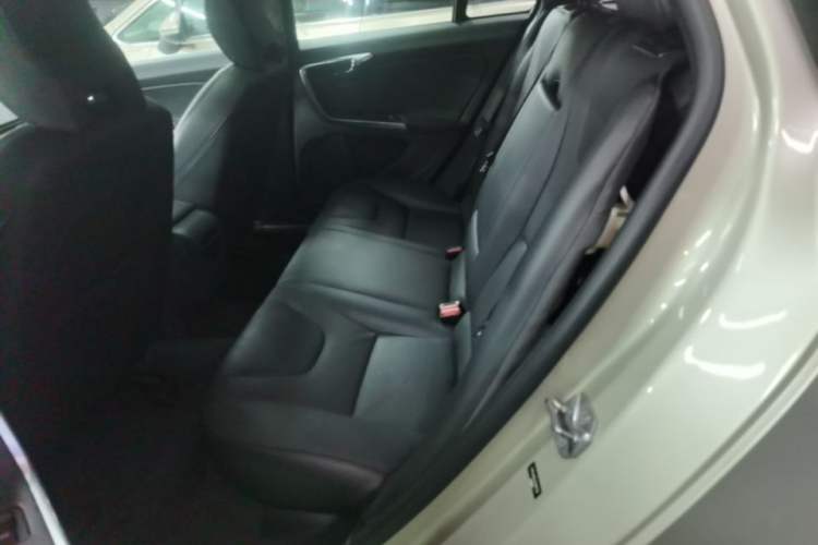 Used Volvo V60 2017 T5 Zhiyi Edition China V Standard Left Rear Seat