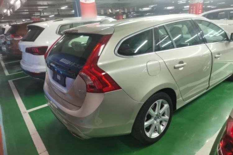 Used Volvo V60 2017 T5 Zhiyi Edition China V Standard Rear Right 45 Deg