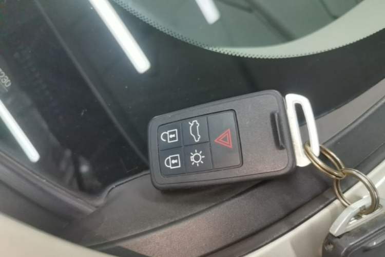 Used Volvo V60 2017 T5 Zhiyi Edition China V Standard Vehicle Key