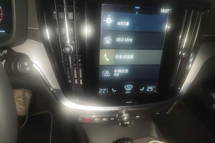 Used Volvo V60 2020 T5 Zhiya Sport Edition Audio And AC Panel