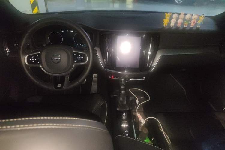 Used Volvo V60 2020 T5 Zhiya Sport Edition Center Console