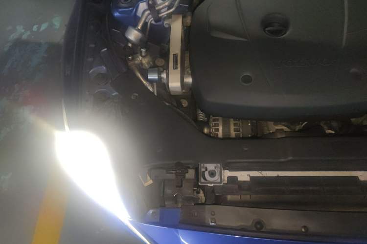 Used Volvo V60 2020 T5 Zhiya Sport Edition Engine Bay Right