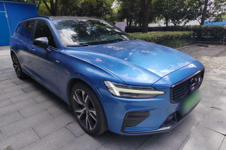 Used Volvo V60 2020 T5 Zhiyuan Sport Edition Front Right 45 Deg