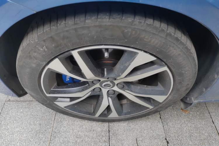 Used Volvo V60 2020 T5 Zhiyuan Sport Edition Left Front Wheel Hub