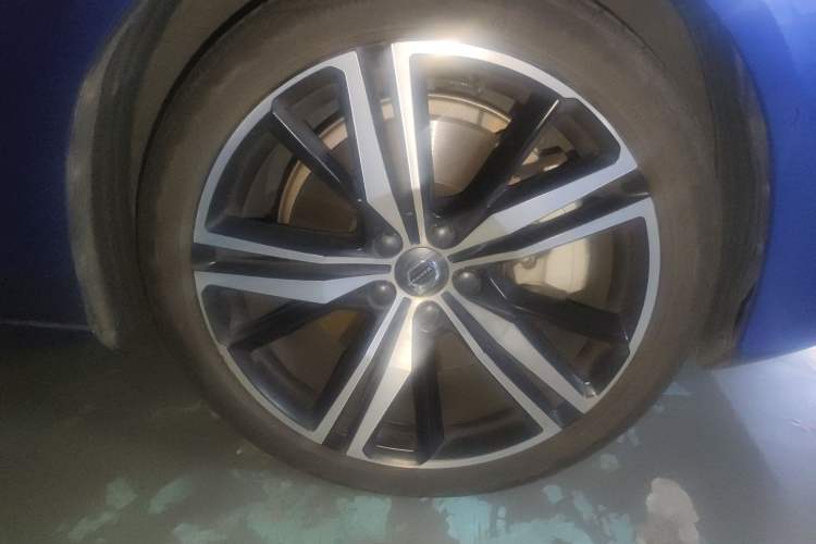 Used Volvo V60 2020 T5 Zhiya Sport Edition Right Front Wheel Hub
